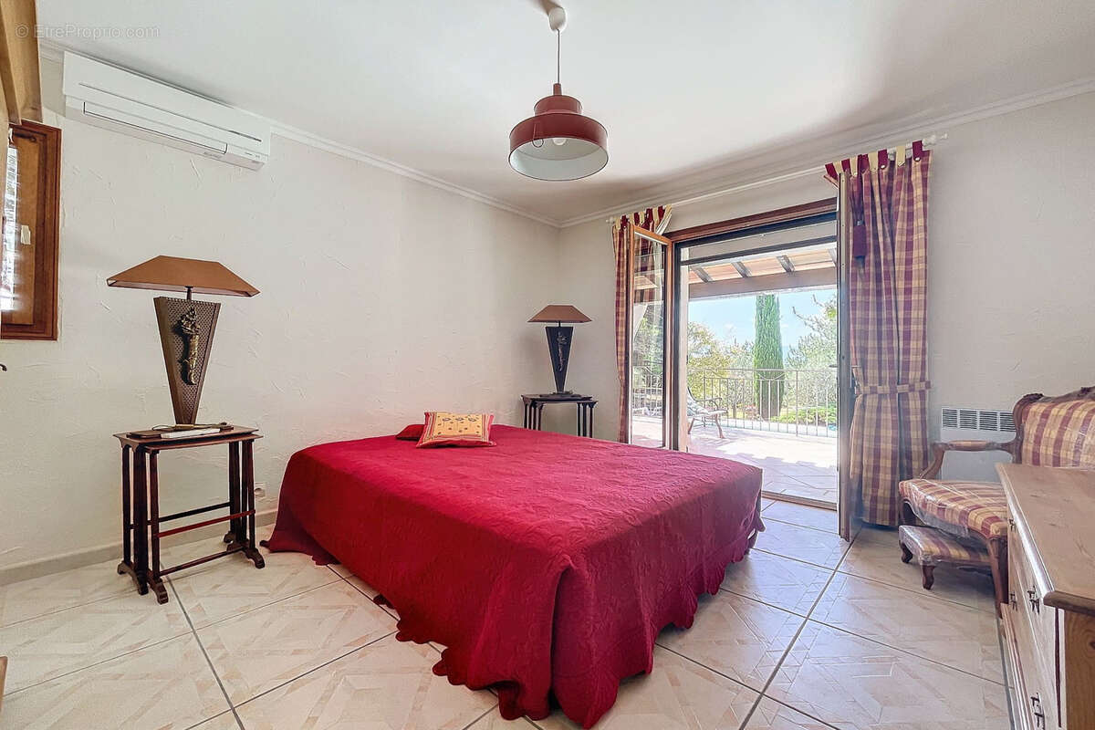 Maison à SAINT-SATURNIN-LES-APT