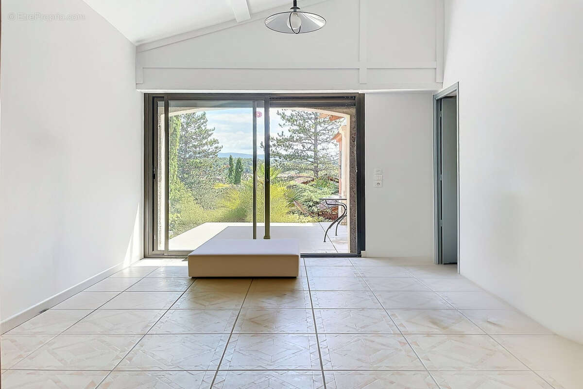 Maison à SAINT-SATURNIN-LES-APT