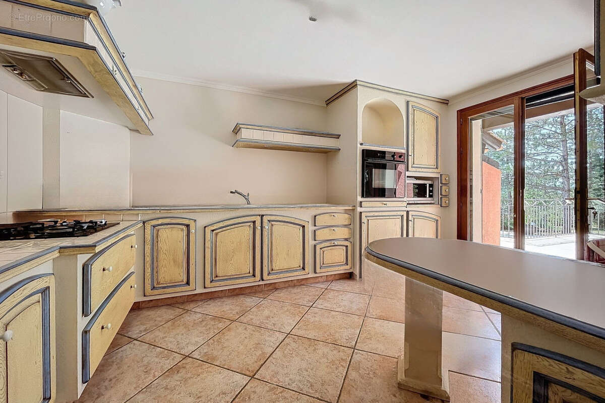 Maison à SAINT-SATURNIN-LES-APT