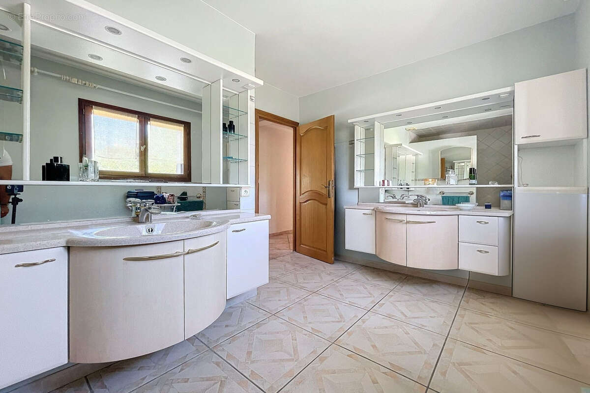 Maison à SAINT-SATURNIN-LES-APT