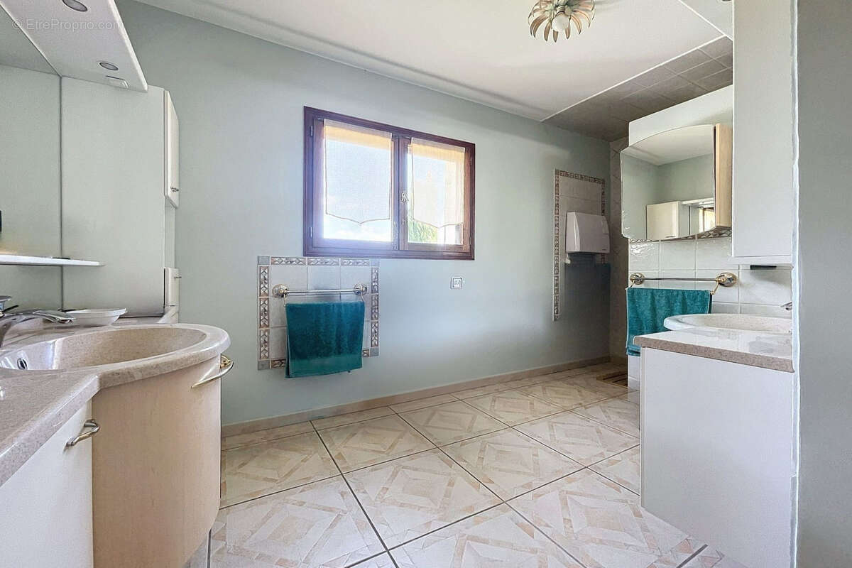 Maison à SAINT-SATURNIN-LES-APT