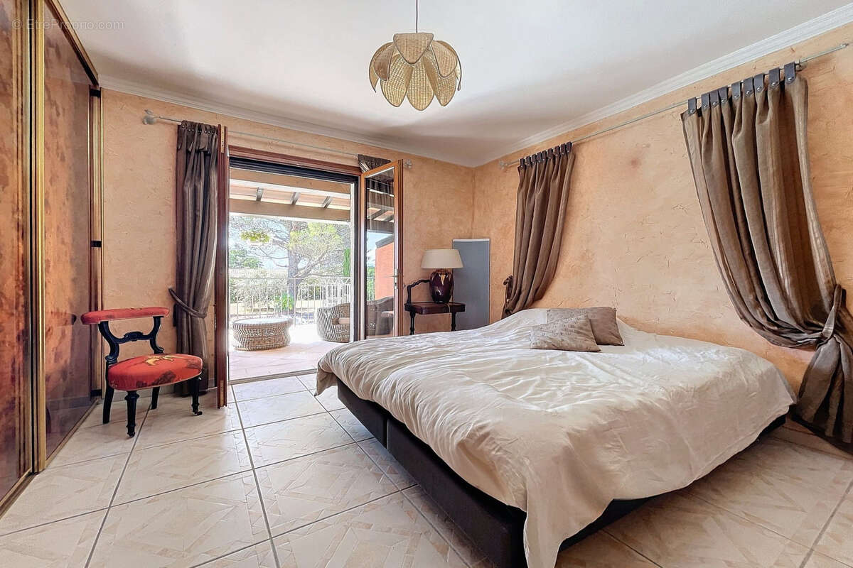 Maison à SAINT-SATURNIN-LES-APT