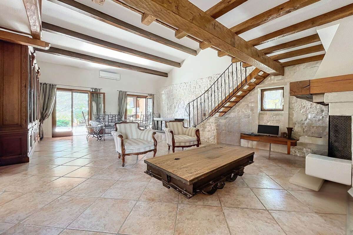 Maison à SAINT-SATURNIN-LES-APT