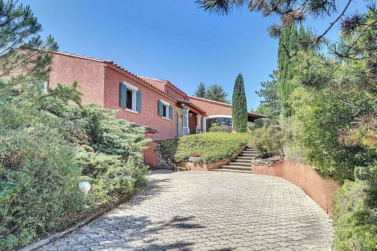 Maison à SAINT-SATURNIN-LES-APT