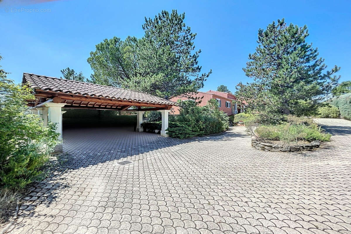 Maison à SAINT-SATURNIN-LES-APT