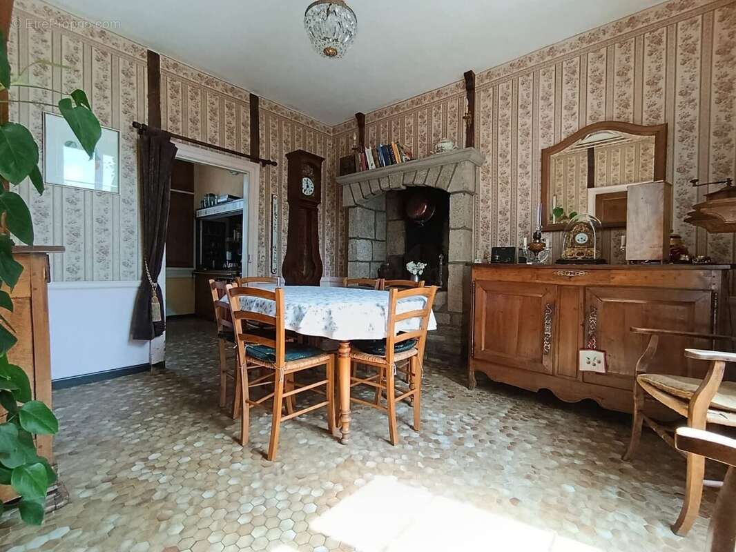 Maison à SAINT-AVIT-LE-PAUVRE