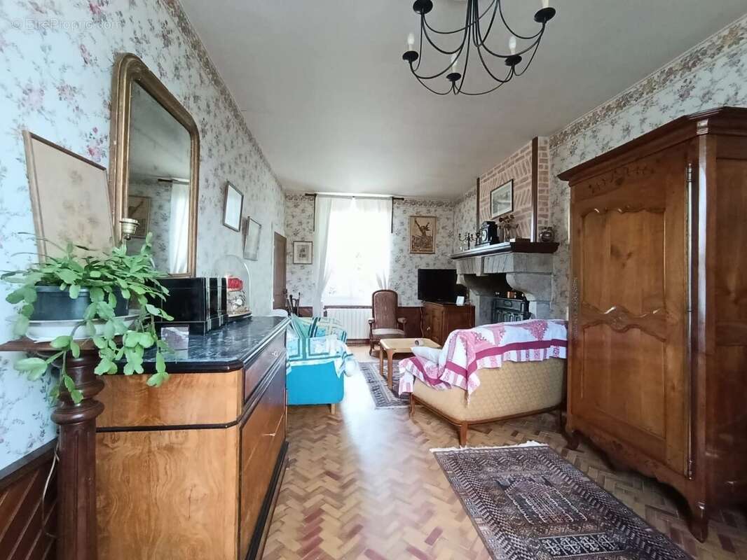 Maison à SAINT-AVIT-LE-PAUVRE