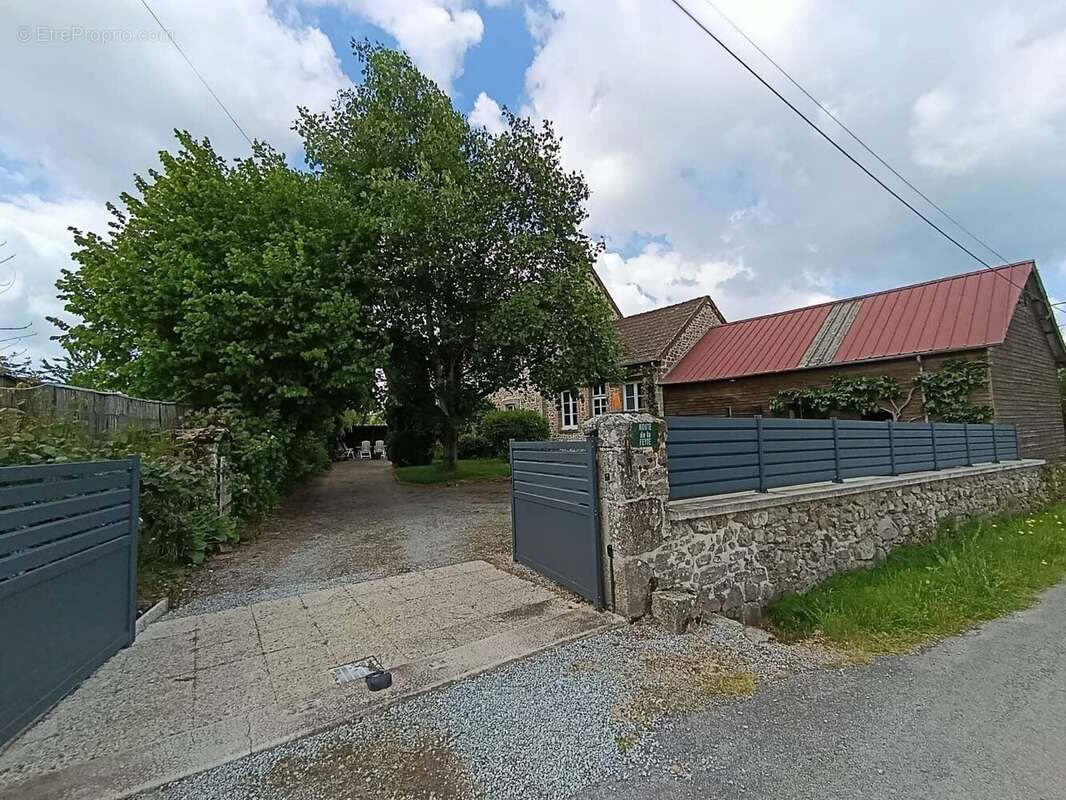 Maison à SAINT-AVIT-LE-PAUVRE