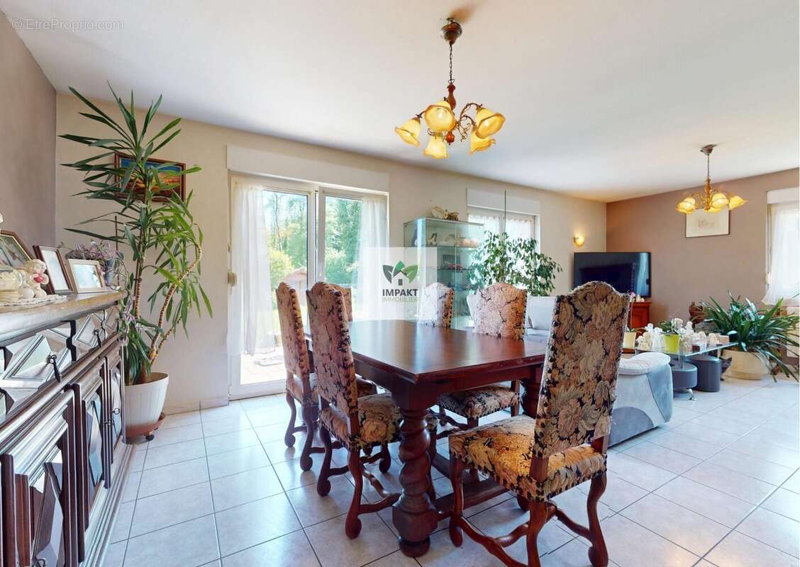 Maison à MENONCOURT