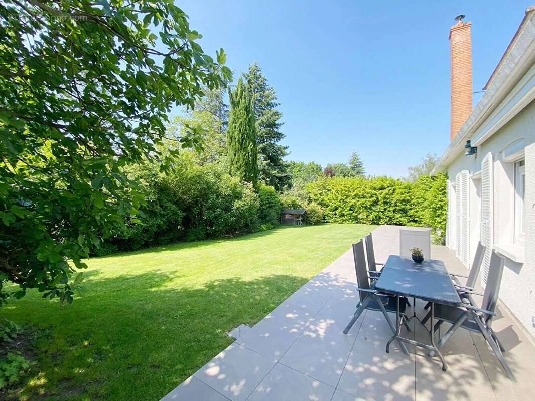 Maison à SAINT-JEAN-DE-BRAYE