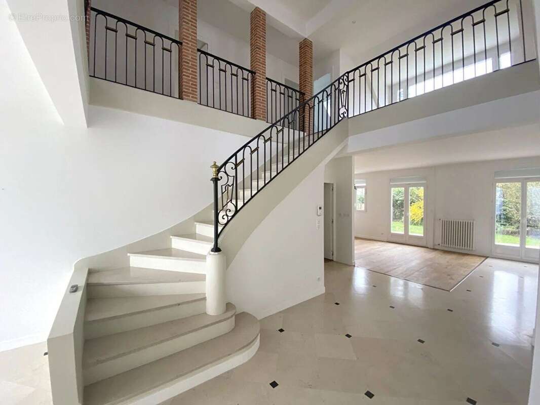 Maison à SAINT-JEAN-DE-BRAYE