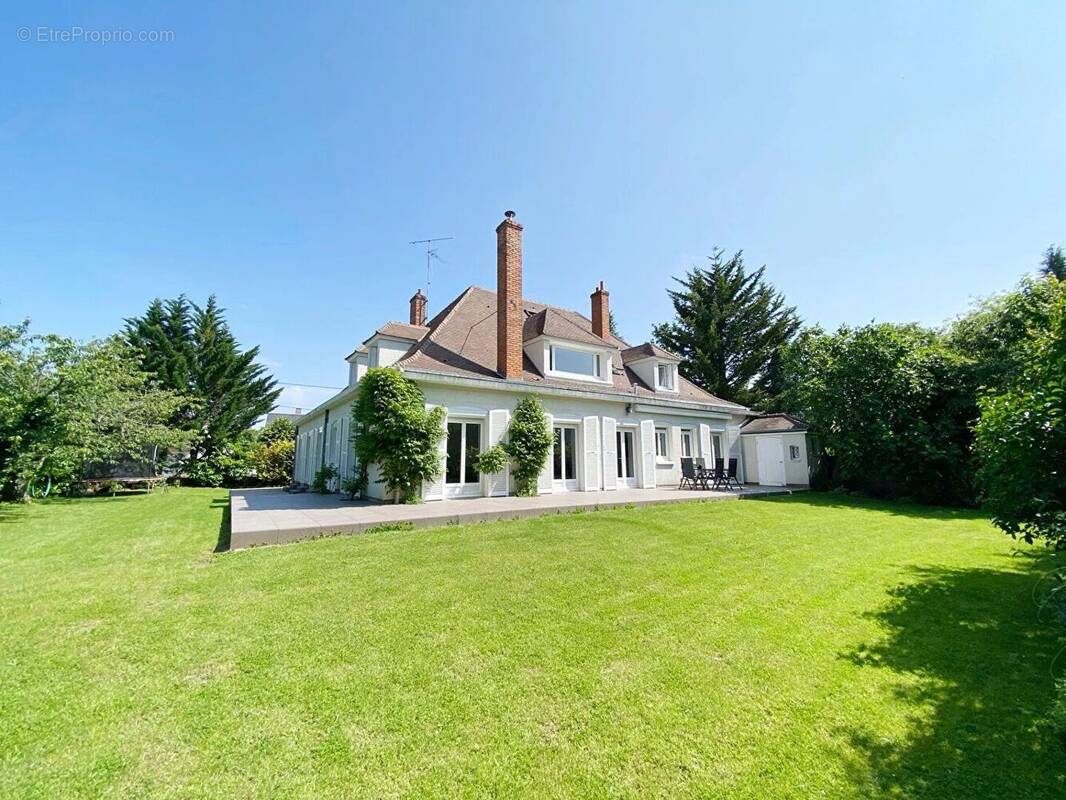 Maison à SAINT-JEAN-DE-BRAYE