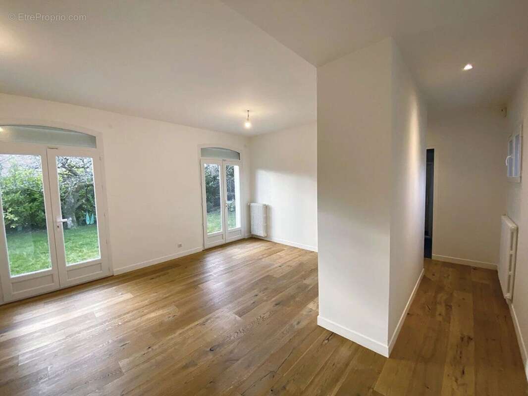 Maison à SAINT-JEAN-DE-BRAYE