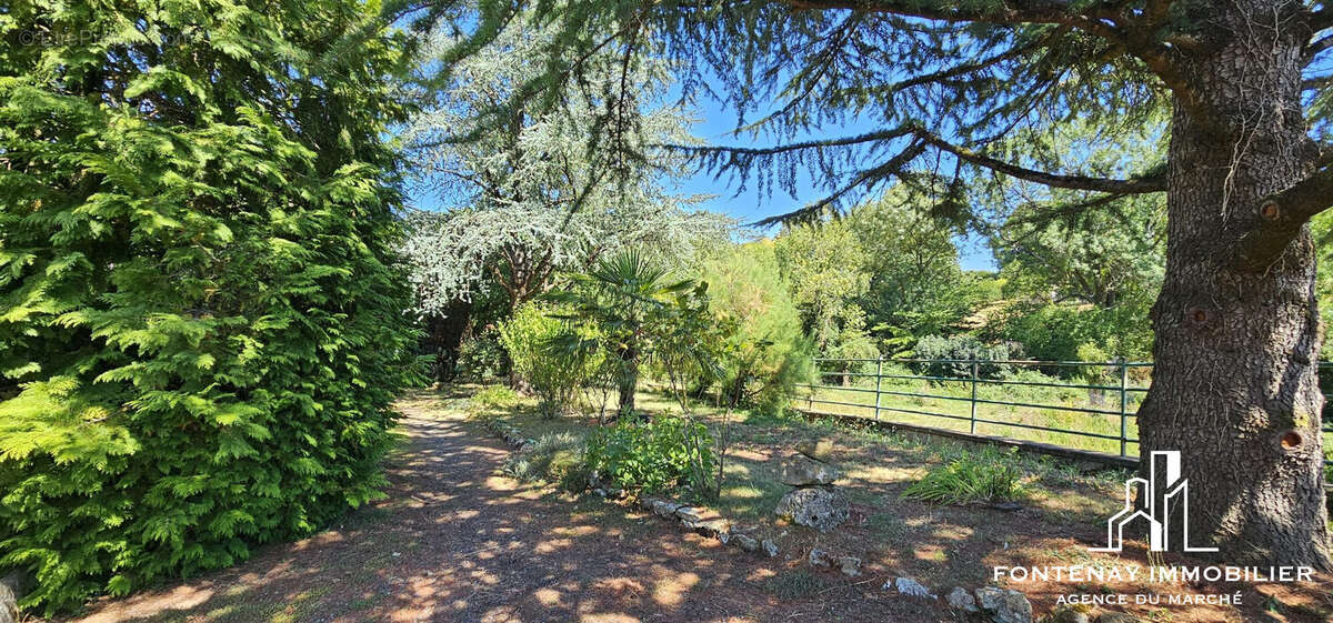 Maison à SAINT-HILAIRE-DES-LOGES