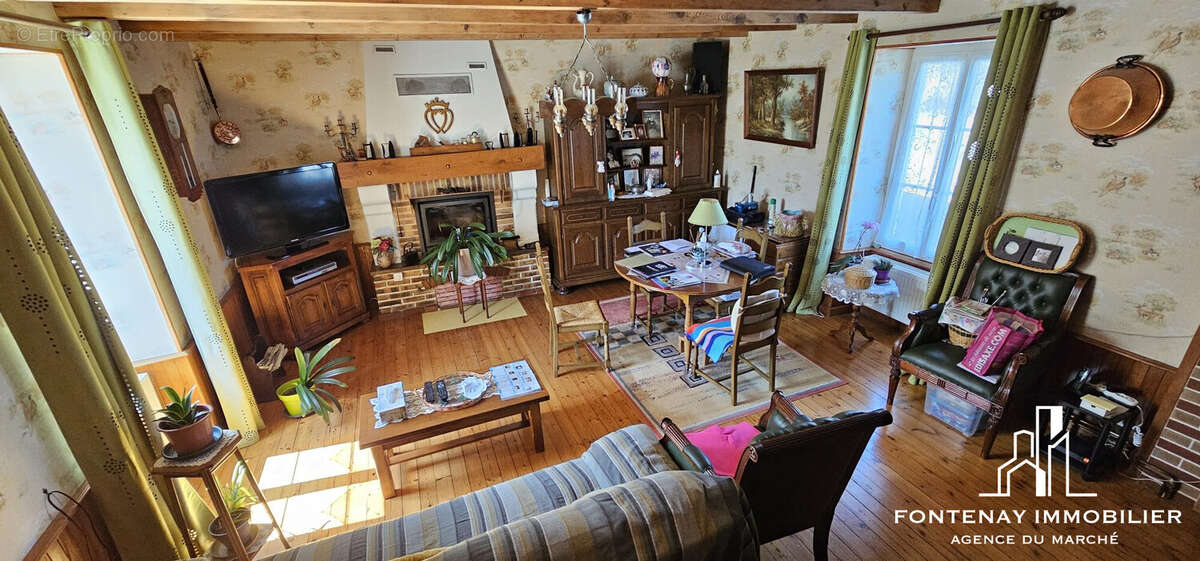 Maison à SAINT-HILAIRE-DES-LOGES