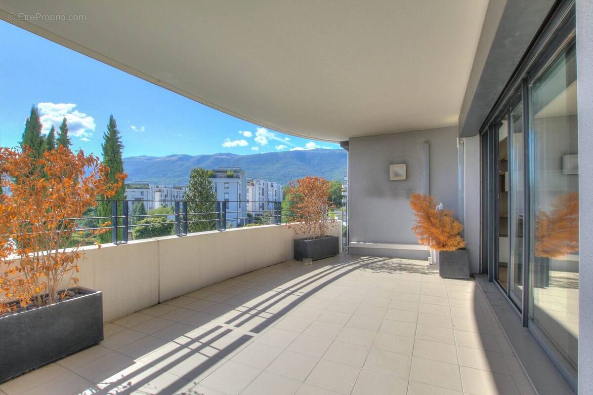 Appartement à SAINT-GENIS-POUILLY