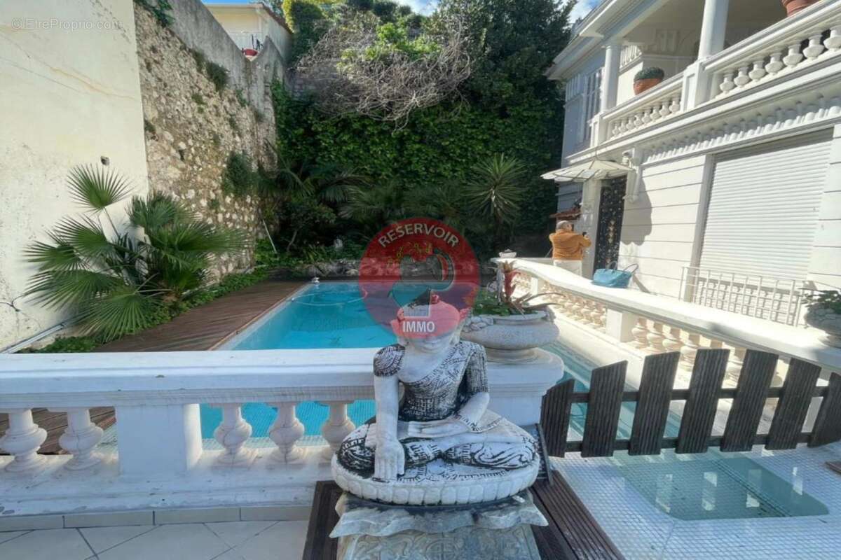 Appartement à ROQUEBRUNE-CAP-MARTIN