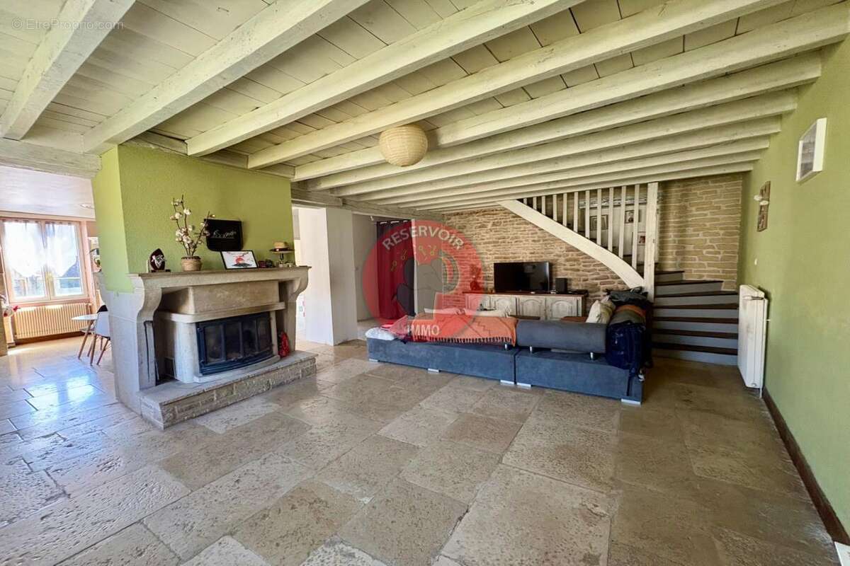 Maison à MONTIGNY-MONTFORT