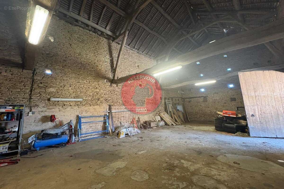 Maison à MONTIGNY-MONTFORT