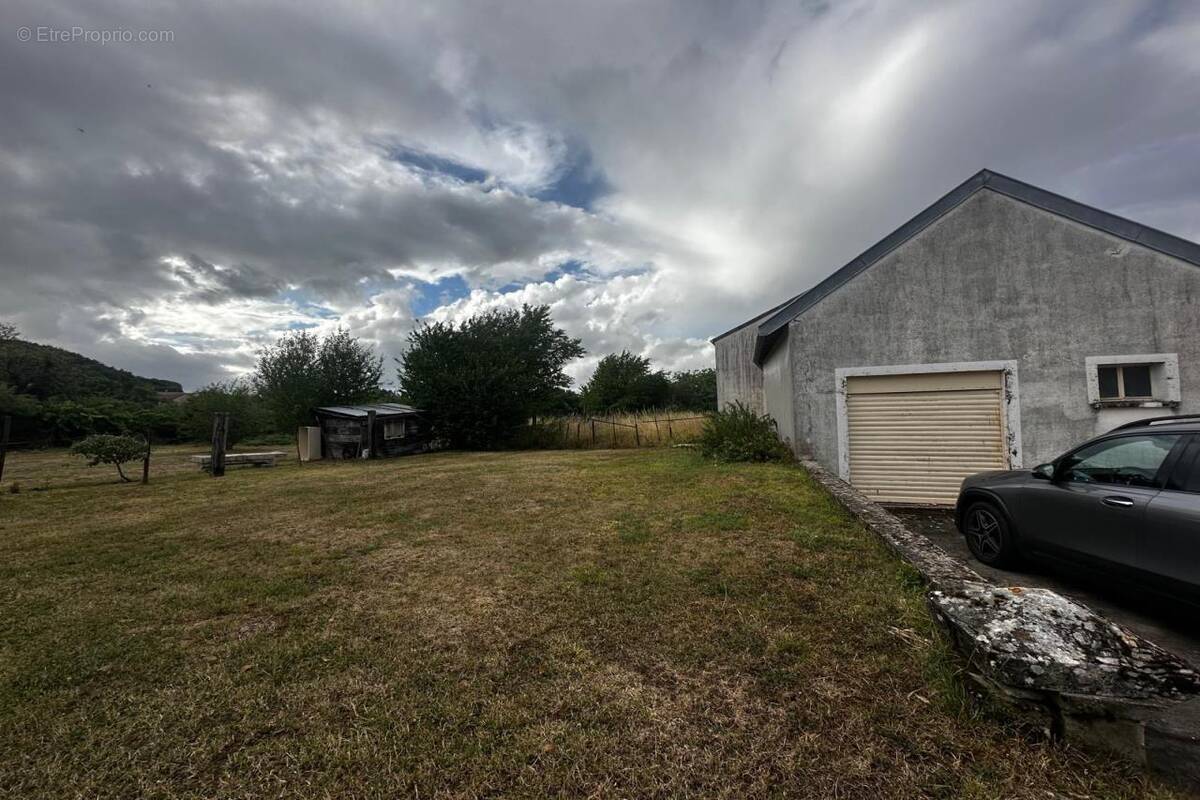 Maison à CORCELLES-LES-MONTS