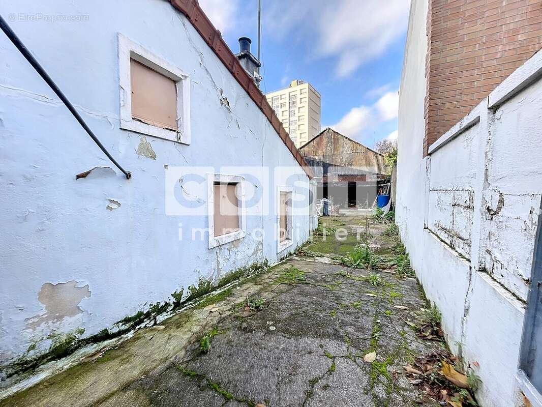 Terrain à GENNEVILLIERS