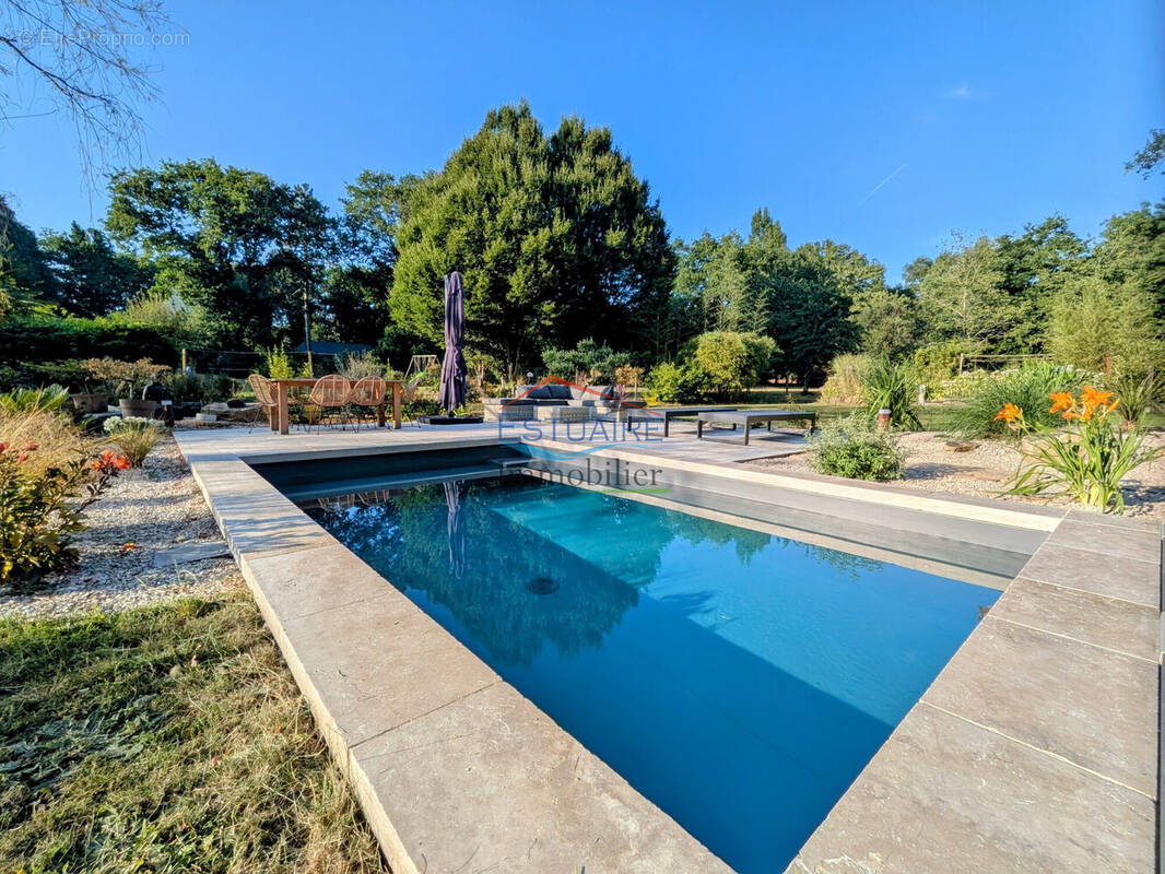 Maison à SAINT-ETIENNE-DE-MONTLUC