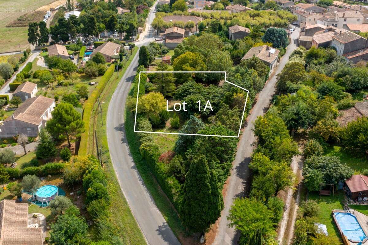 Terrain à MAS-SAINTES-PUELLES