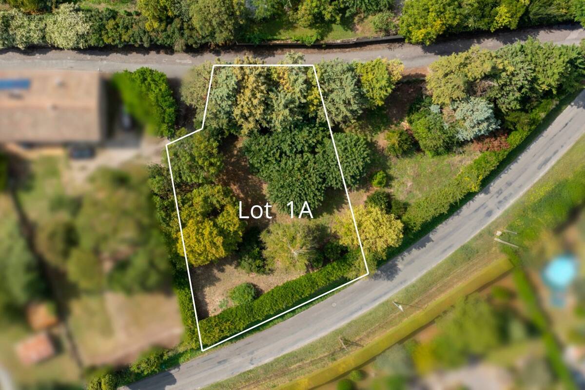 Terrain à MAS-SAINTES-PUELLES