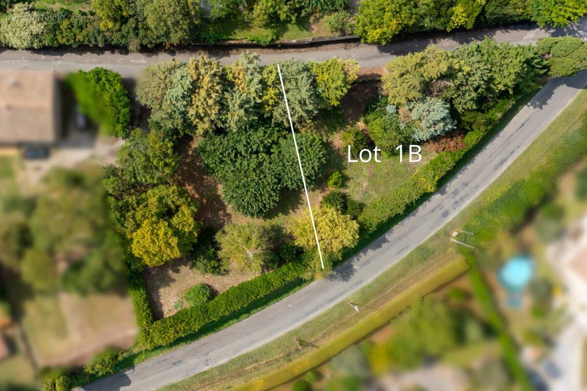 Terrain à MAS-SAINTES-PUELLES