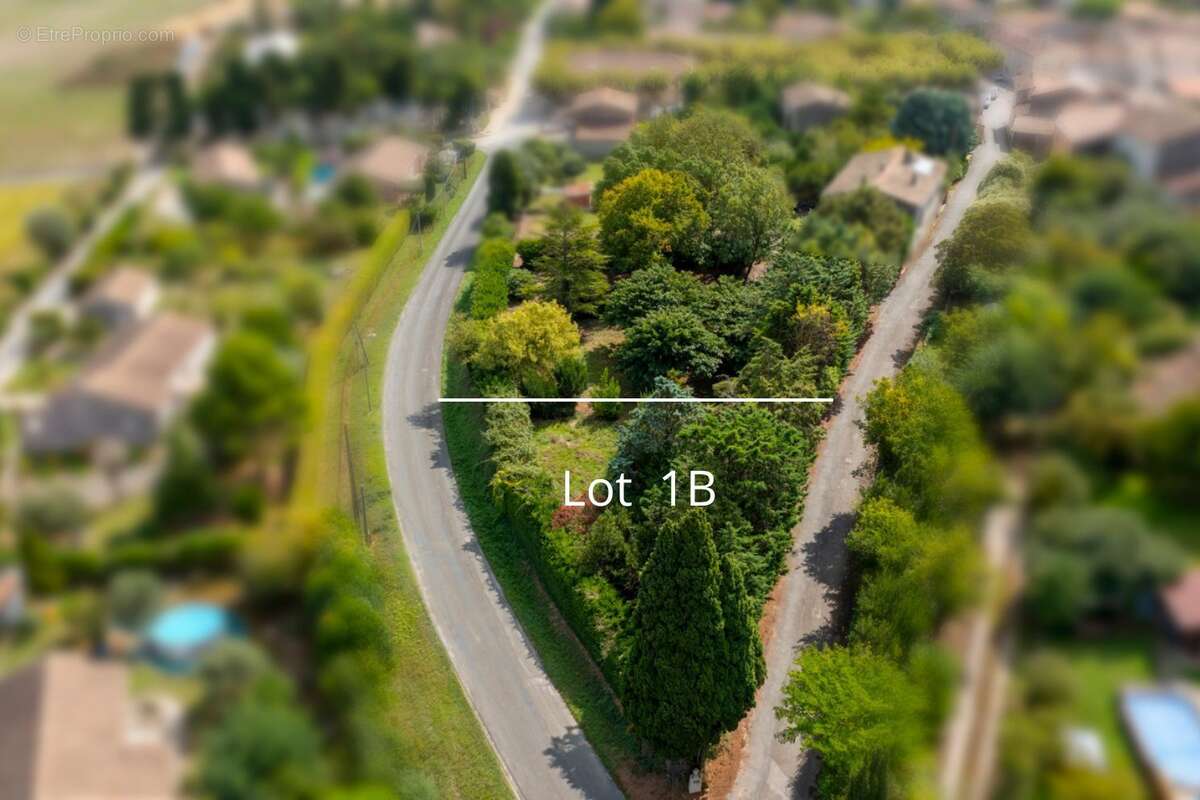 Terrain à MAS-SAINTES-PUELLES