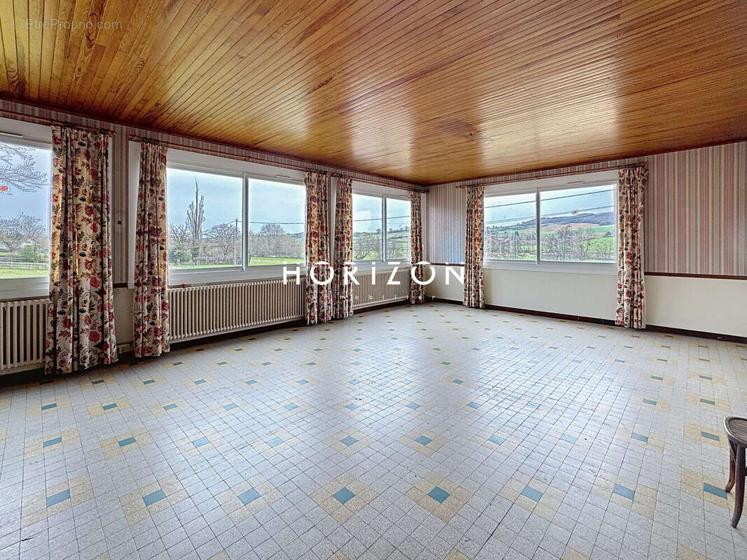 Maison à SIGY-LE-CHATEL