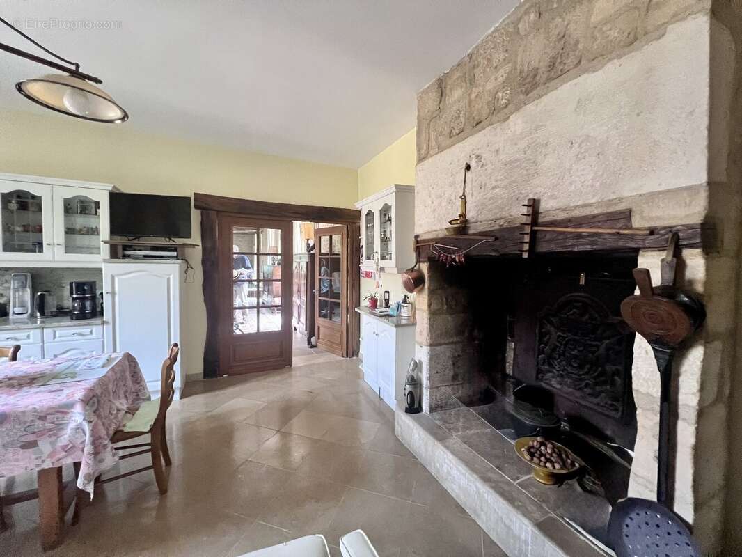 Maison à SALIGNAC-EYVIGUES