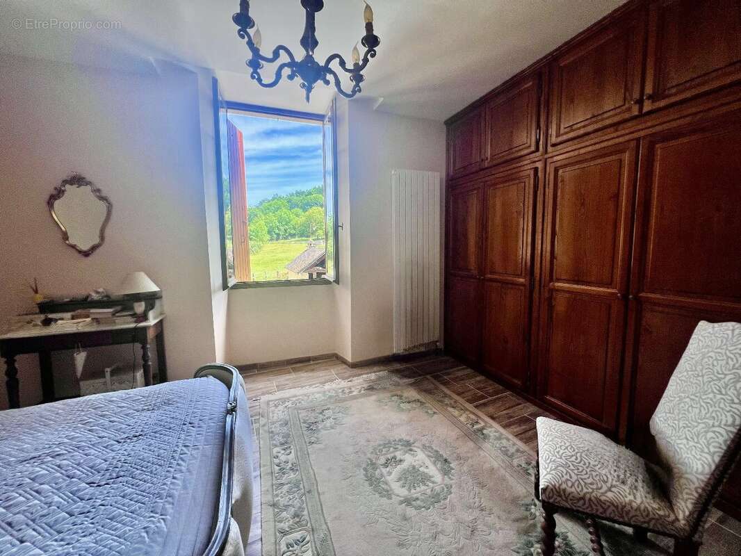 Maison à SALIGNAC-EYVIGUES