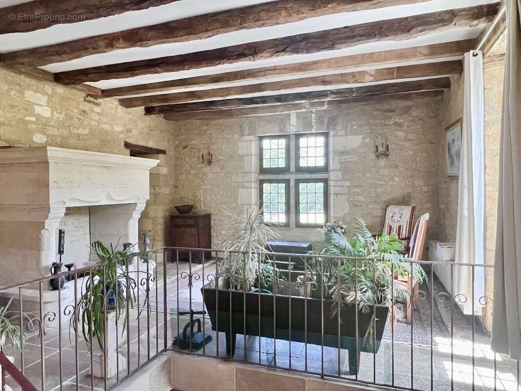 Maison à SALIGNAC-EYVIGUES