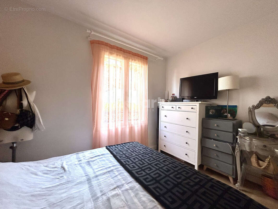 Chambre parentale - Appartement à LEVALLOIS-PERRET