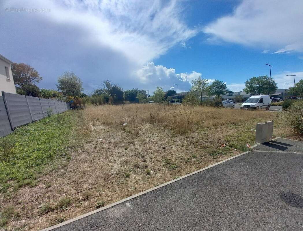 Terrain à CHATEAUBERNARD