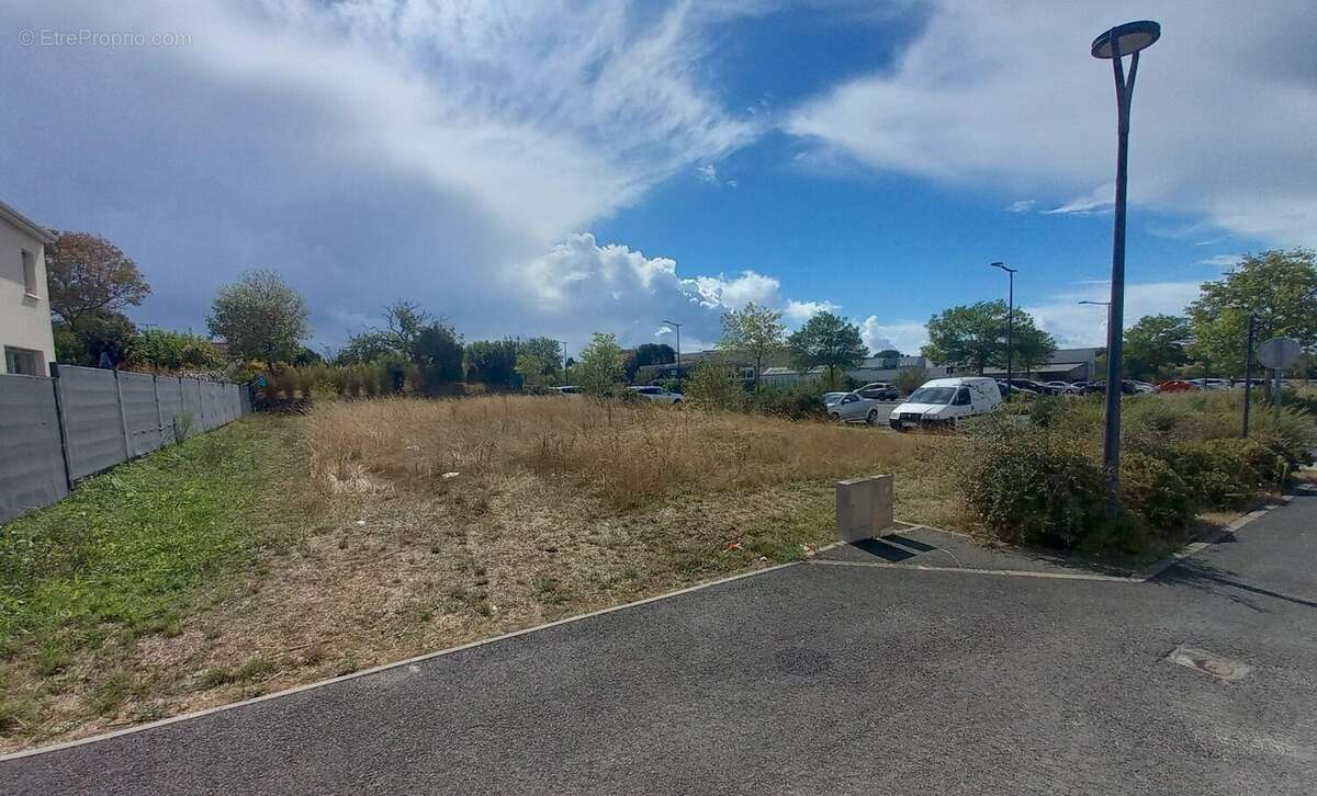 Terrain à CHATEAUBERNARD