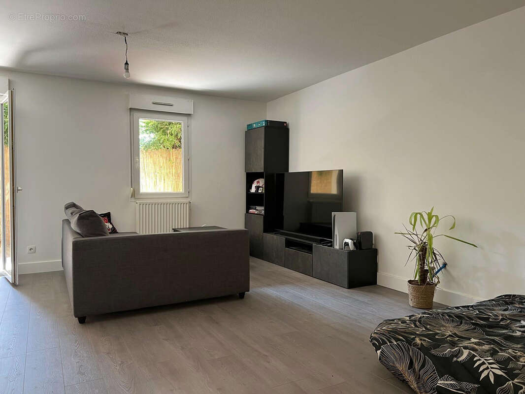 Appartement à COLLONGES-SOUS-SALEVE