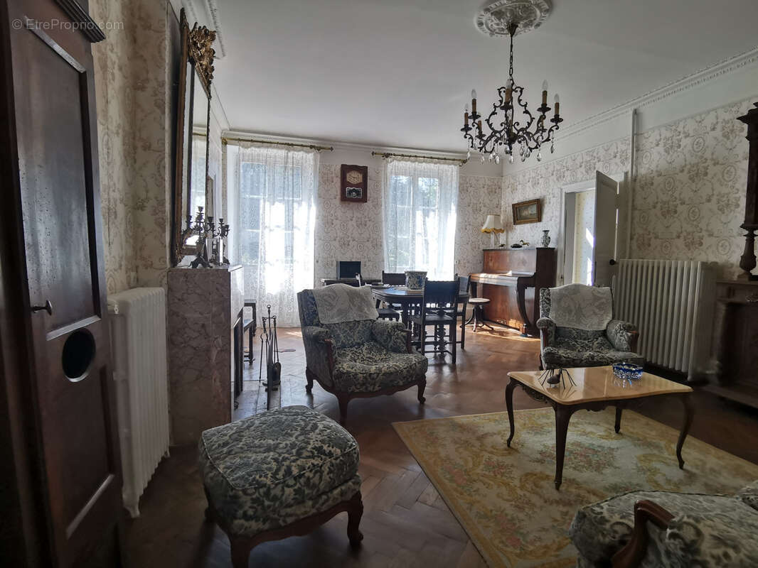 Maison à SAINT-AMAND-MONTROND