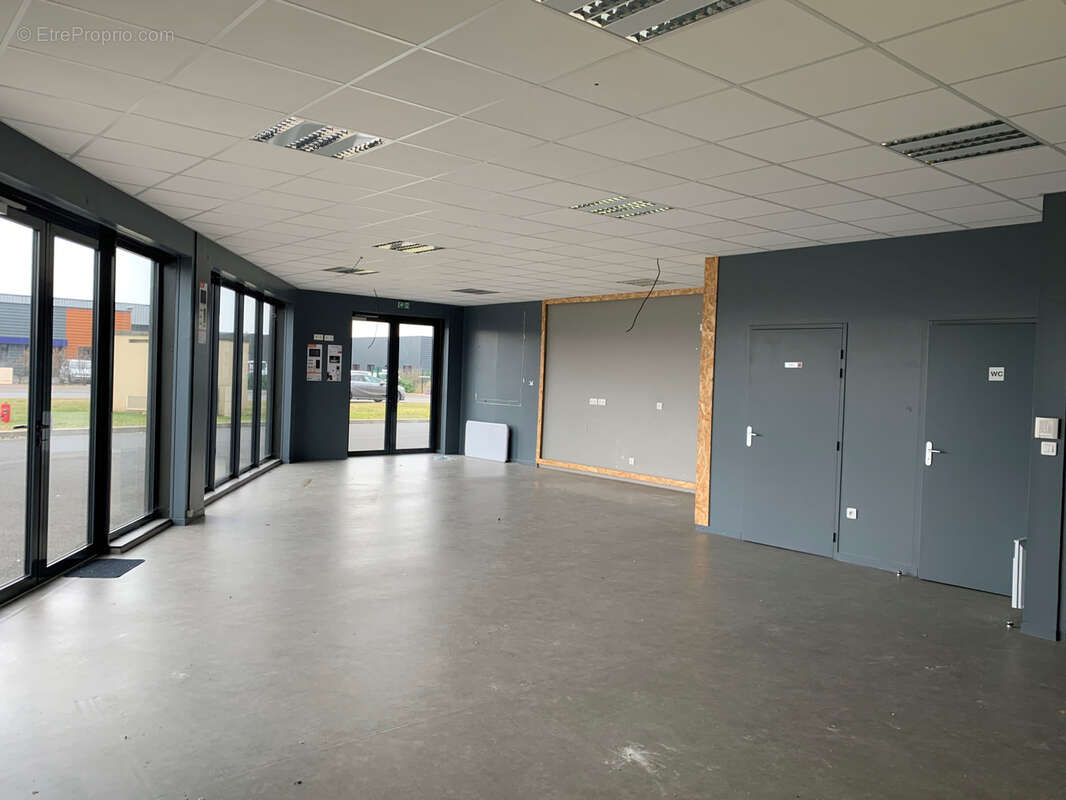 Commerce à LA VILLE-AUX-DAMES