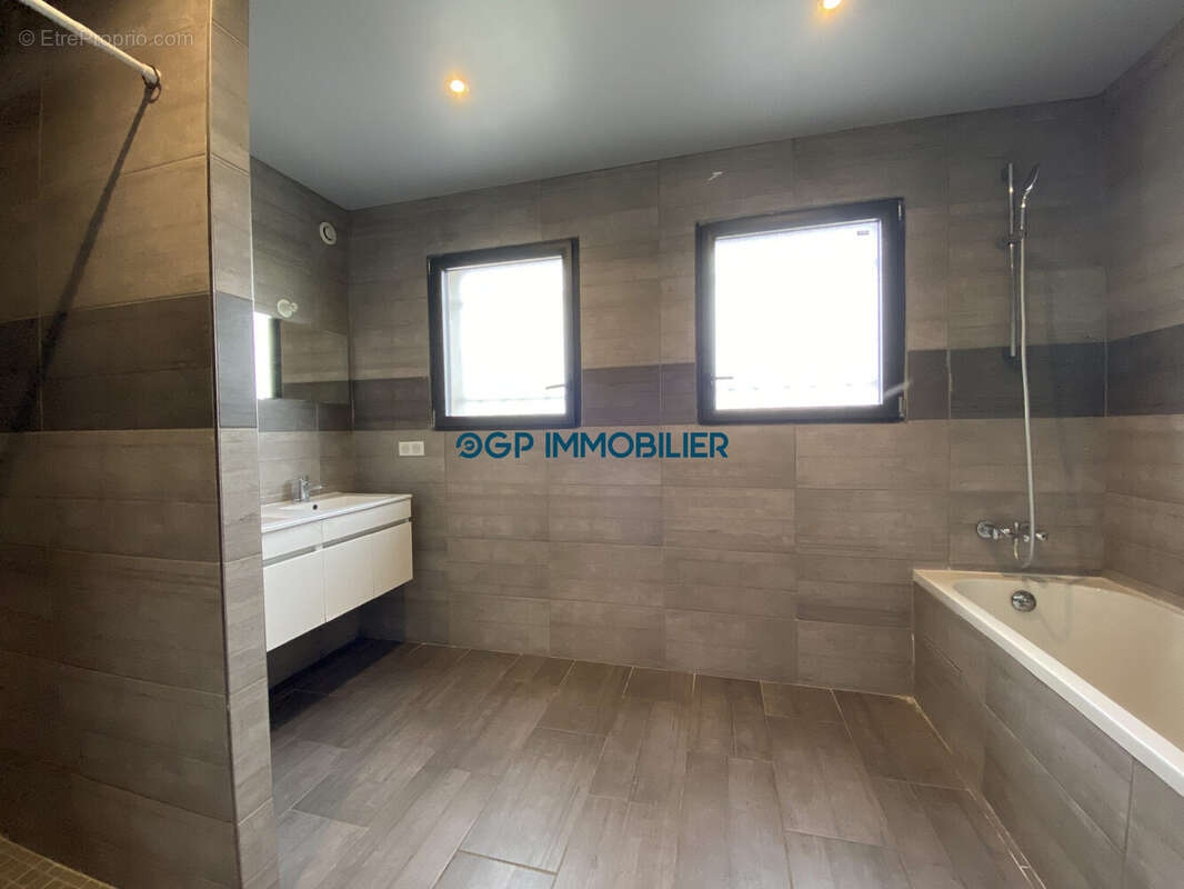 Maison à BRUGUIERES