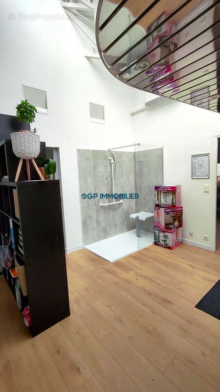 Commerce à BRUGUIERES