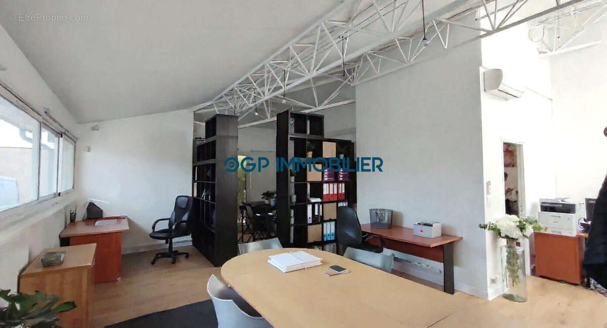 Commerce à BRUGUIERES