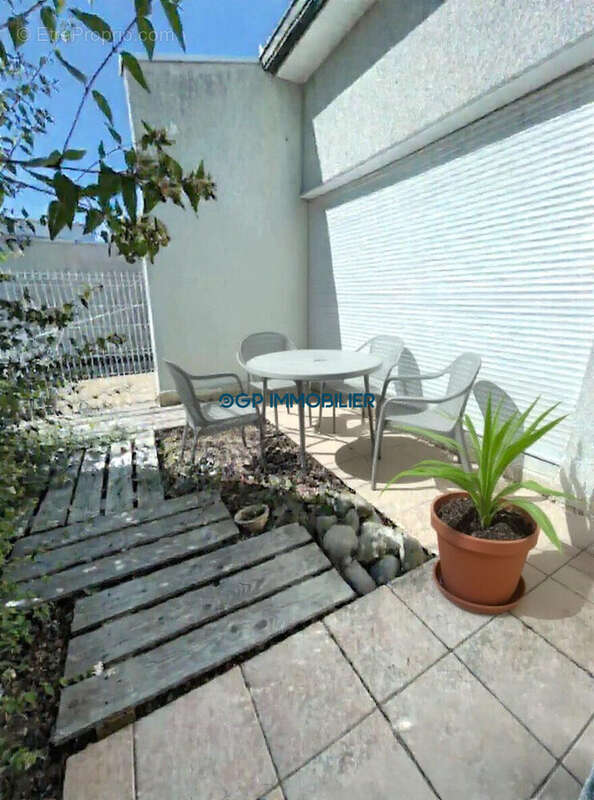 Commerce à BRUGUIERES