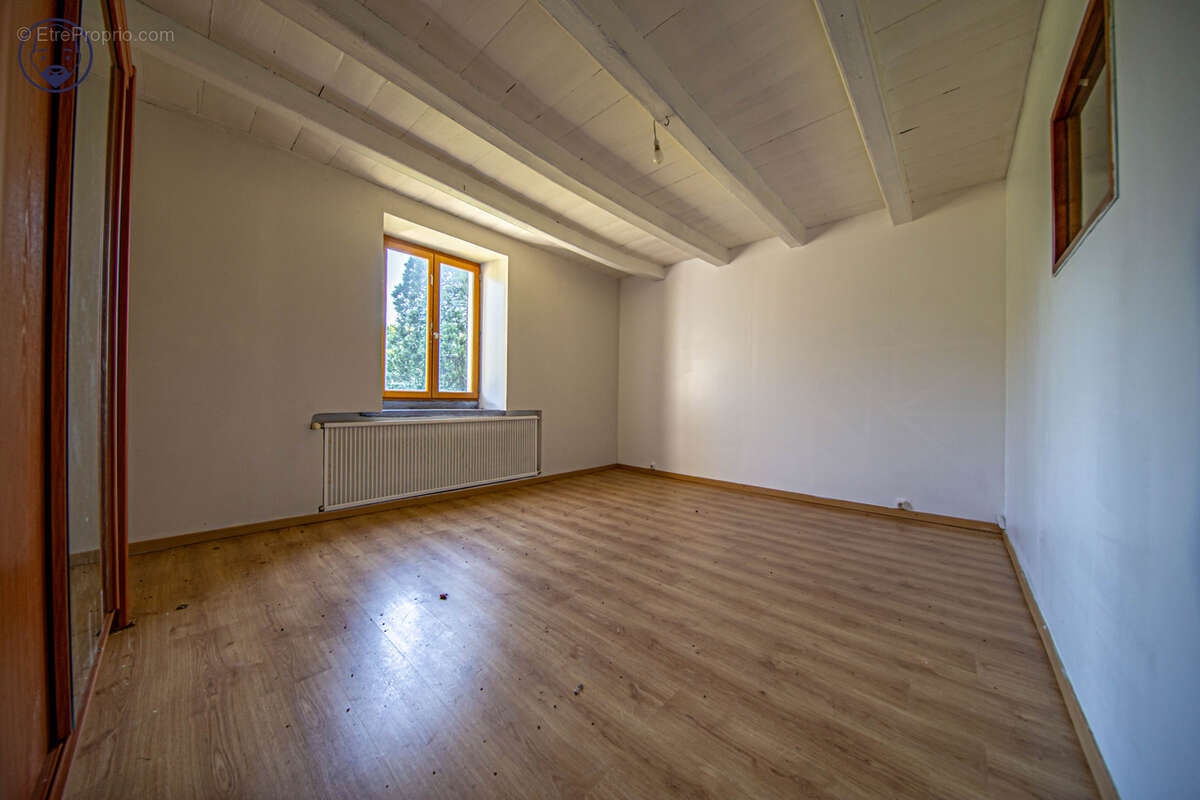 Maison à GONDRECOURT-LE-CHATEAU