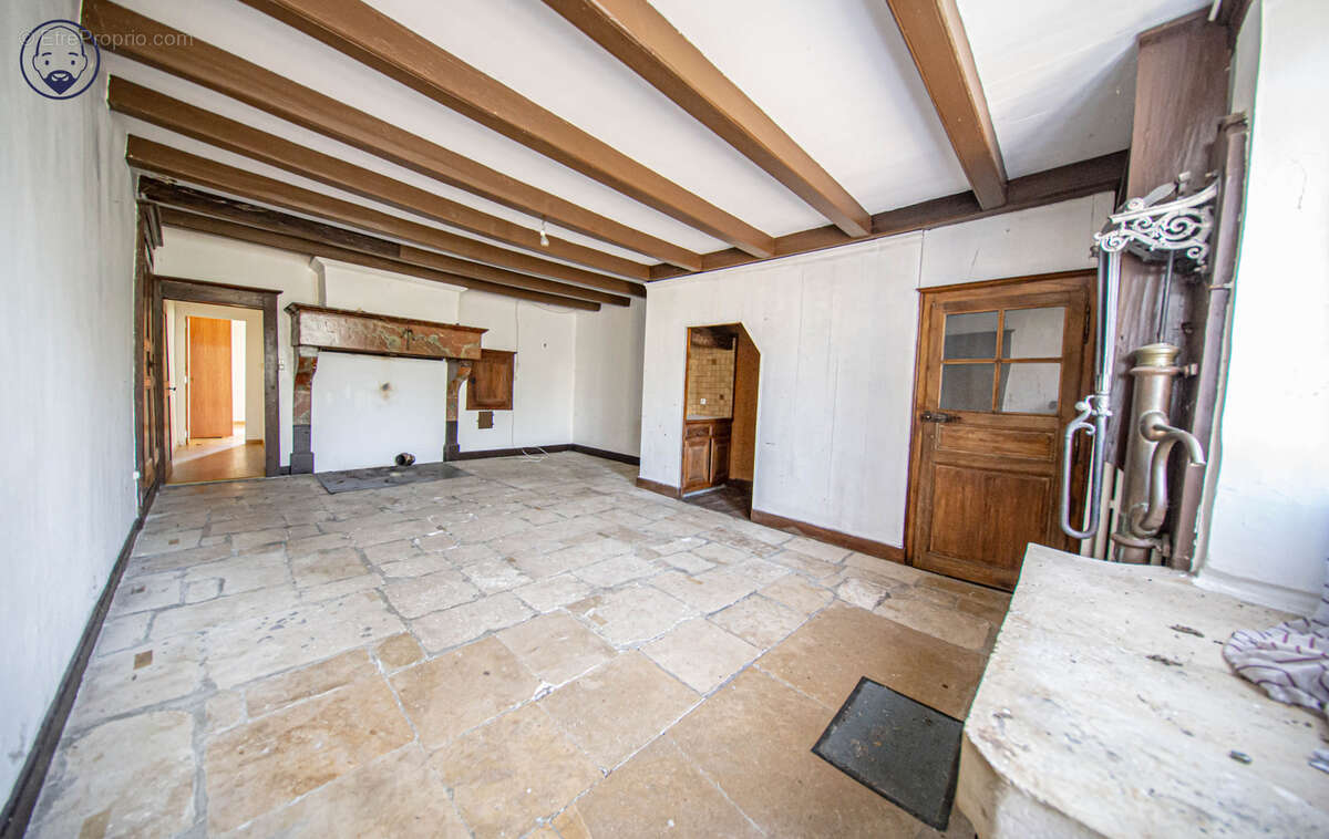 Maison à GONDRECOURT-LE-CHATEAU