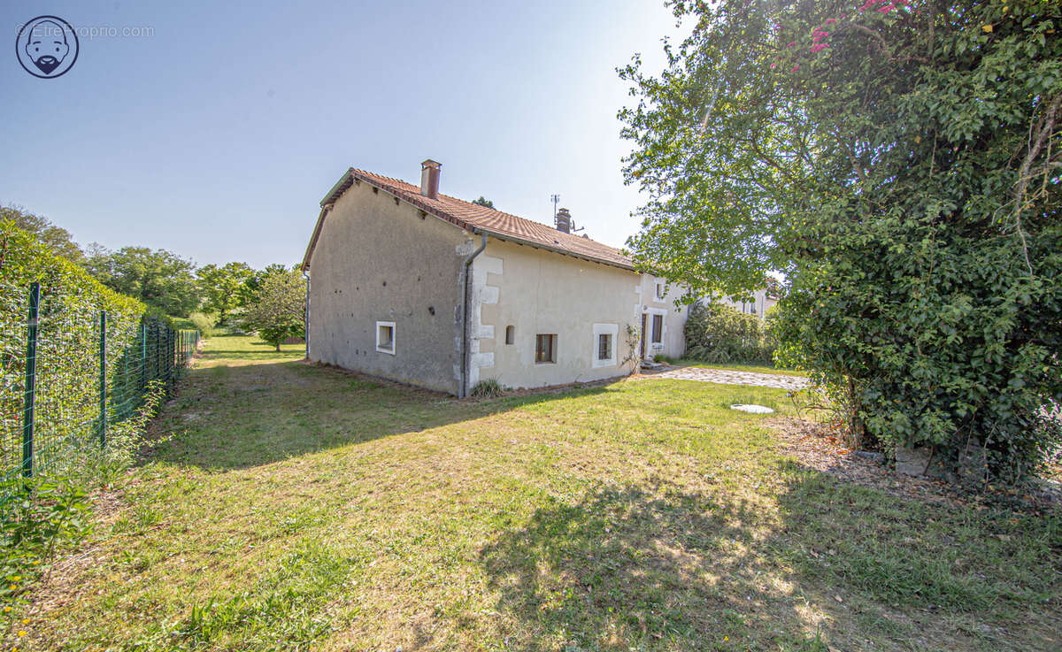 Maison à GONDRECOURT-LE-CHATEAU