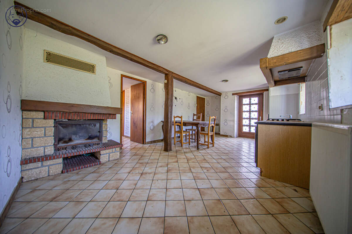 Maison à GONDRECOURT-LE-CHATEAU