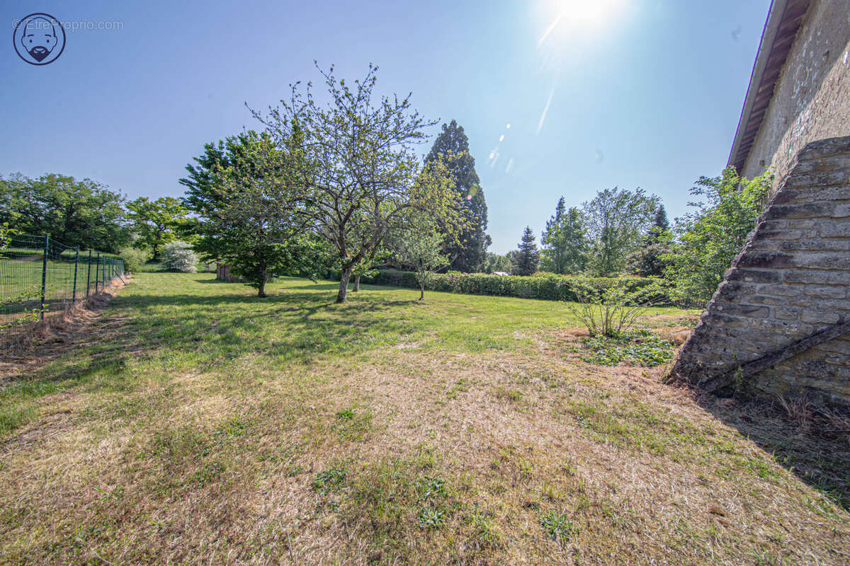 Maison à GONDRECOURT-LE-CHATEAU