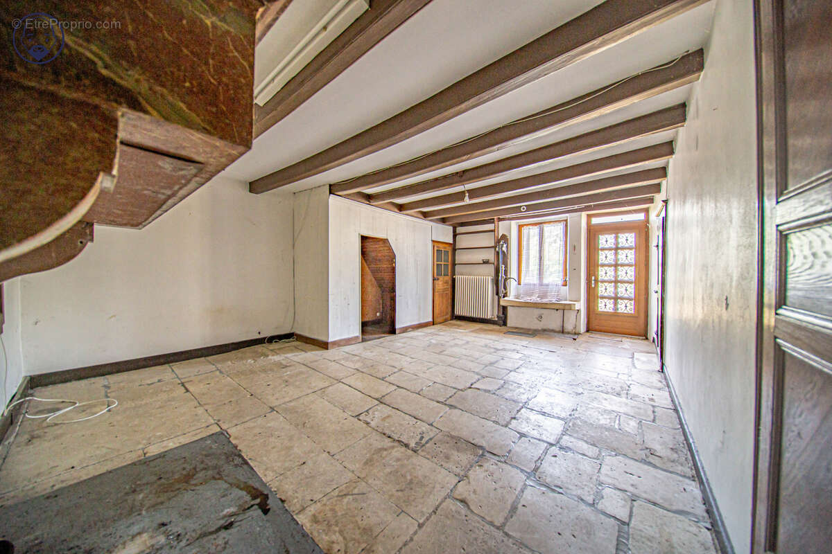 Maison à GONDRECOURT-LE-CHATEAU